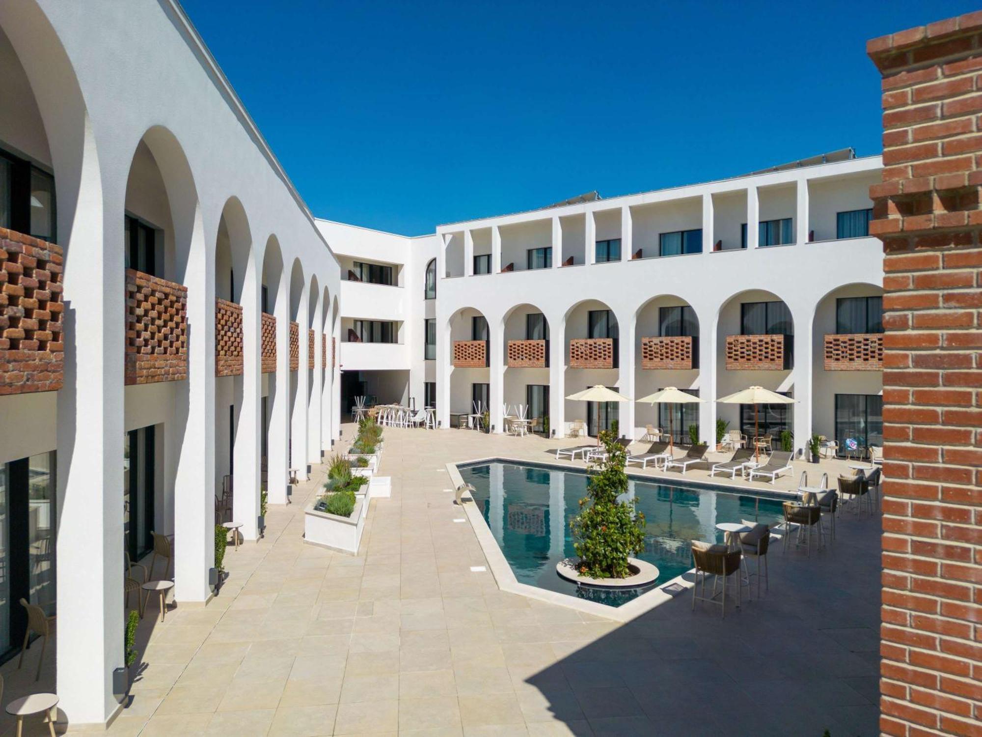 Mercure Conacul Cozieni Pasarea Esterno foto