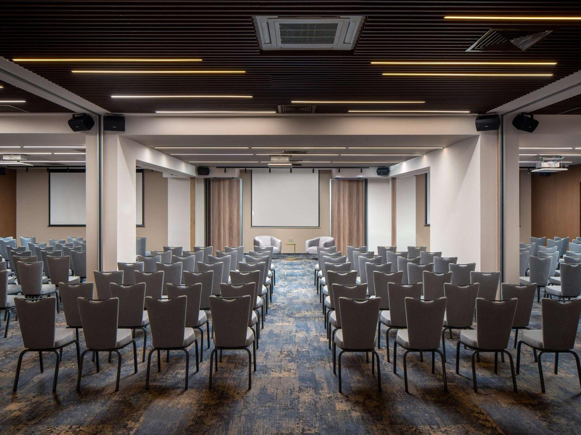 Mercure Conacul Cozieni Pasarea Esterno foto