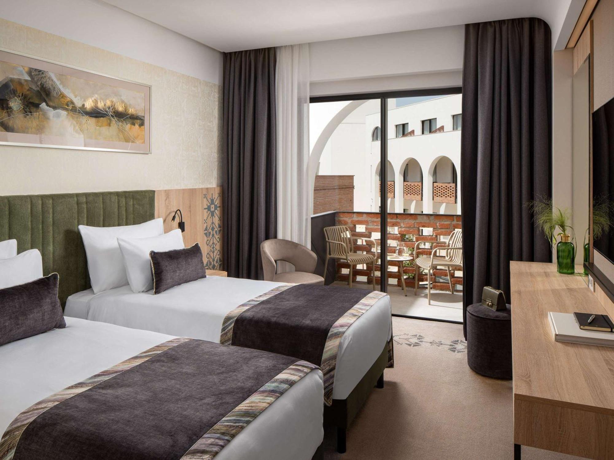 Mercure Conacul Cozieni Pasarea Esterno foto
