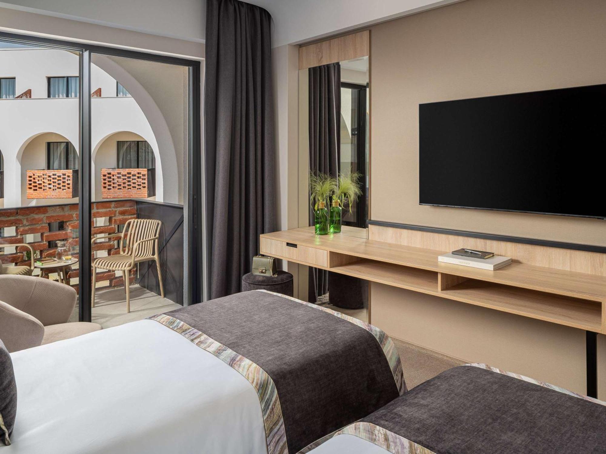 Mercure Conacul Cozieni Pasarea Esterno foto