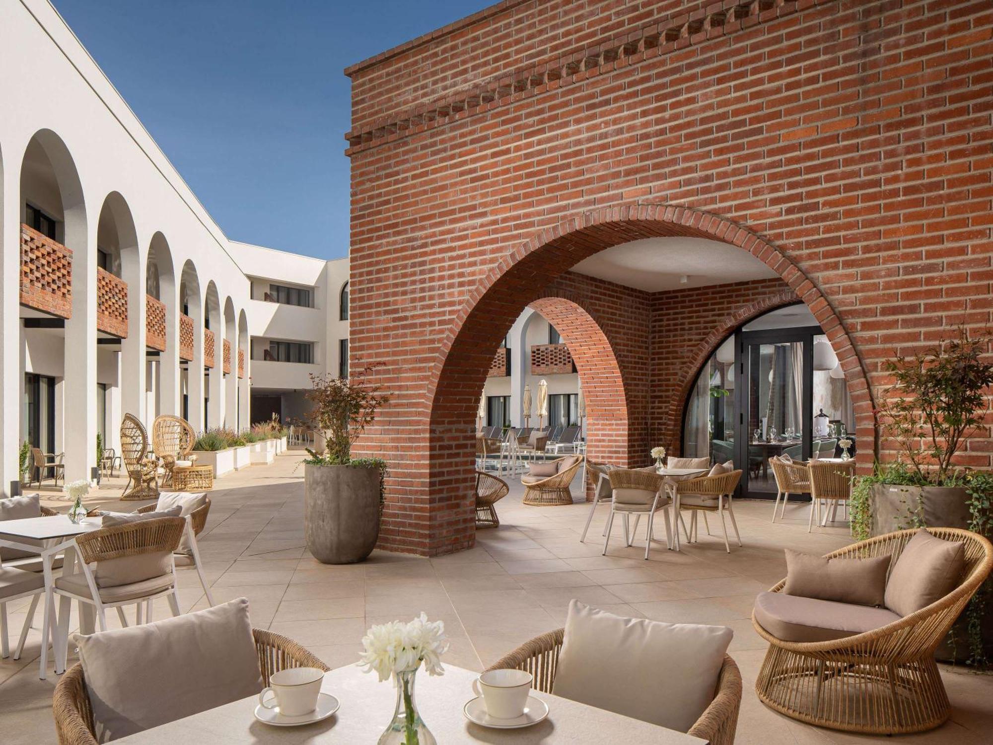 Mercure Conacul Cozieni Pasarea Esterno foto