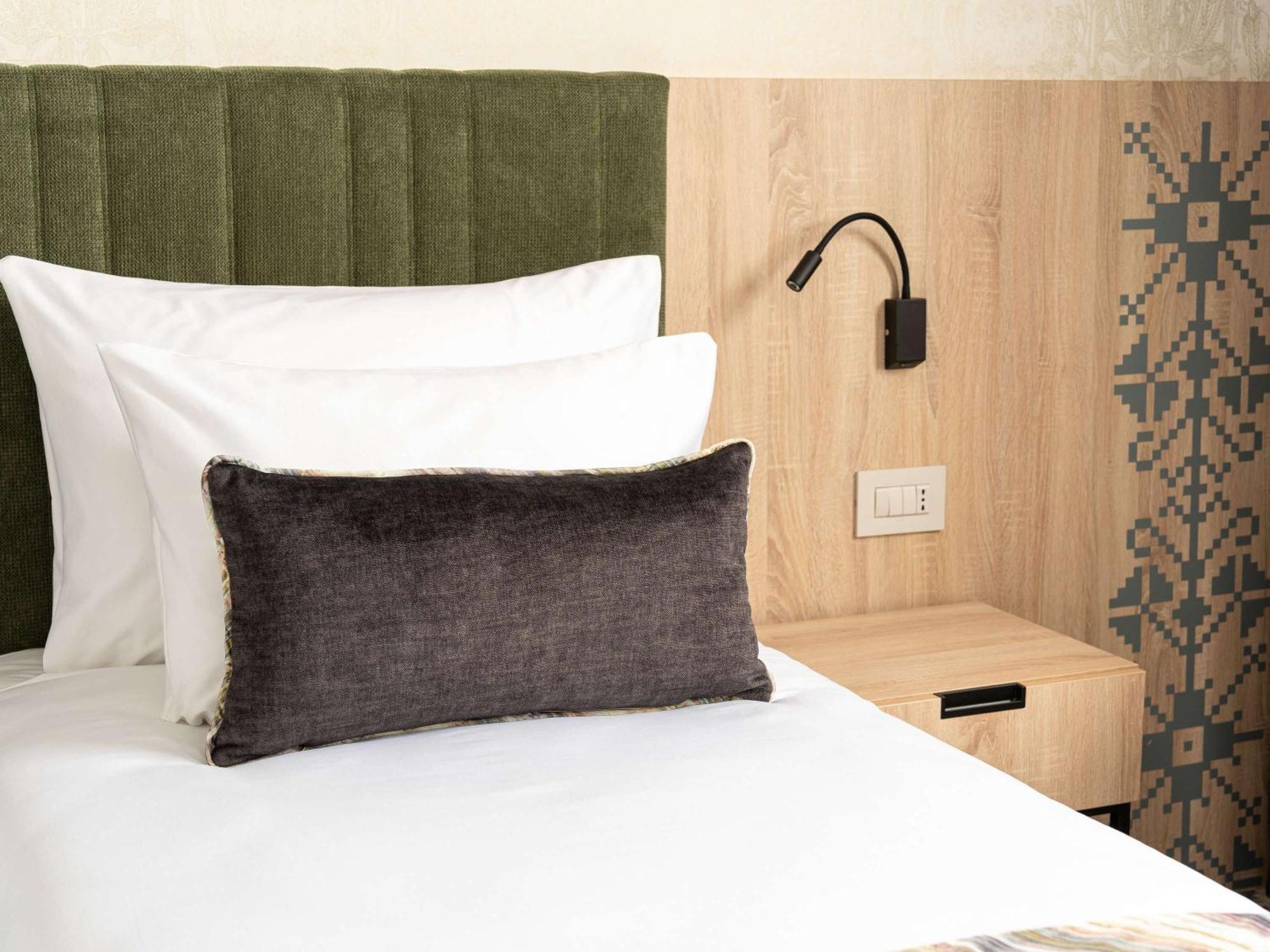 Mercure Conacul Cozieni Pasarea Esterno foto