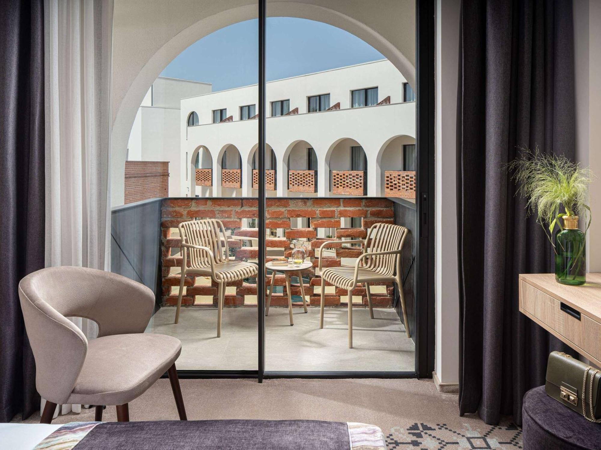 Mercure Conacul Cozieni Pasarea Esterno foto